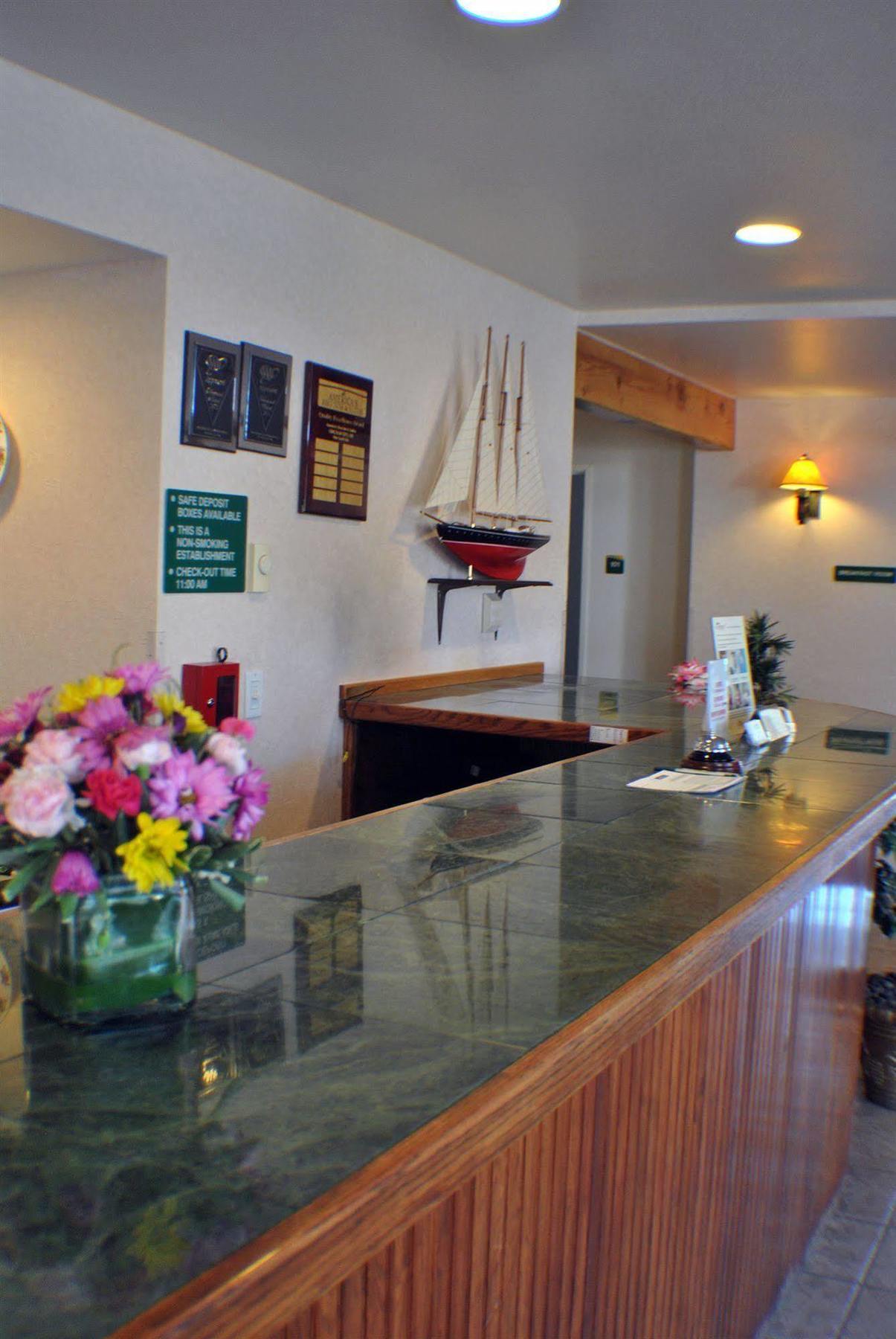 Paradise Inn & Suites At Lincoln City Exterior photo
