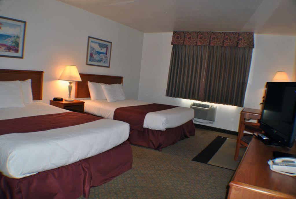 Paradise Inn & Suites At Lincoln City Exterior photo
