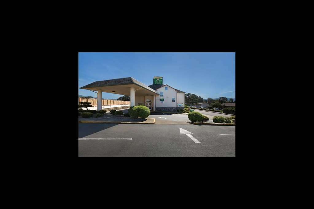 Paradise Inn & Suites At Lincoln City Exterior photo